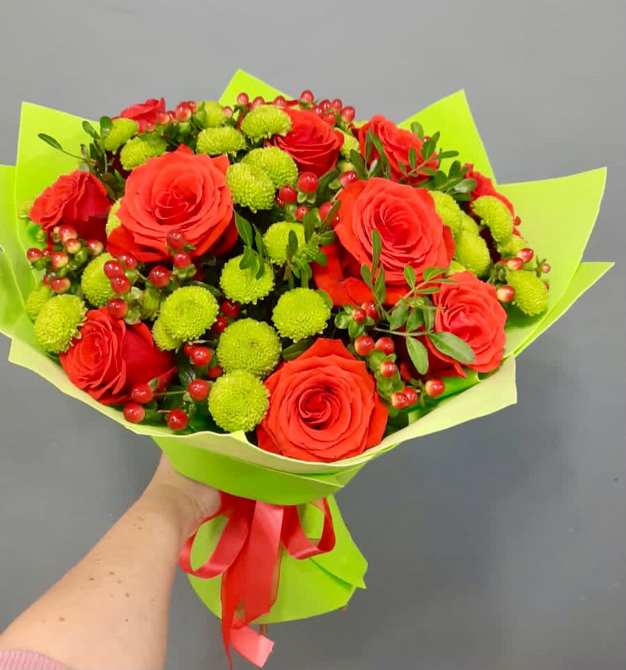 Букет цветов из: Хризантемы и Розы в Орево