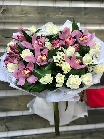 Букет цветов из: Розы и Хризантемы в Орево