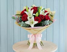 Букет цветов из:  Лилии и Розы в Орево