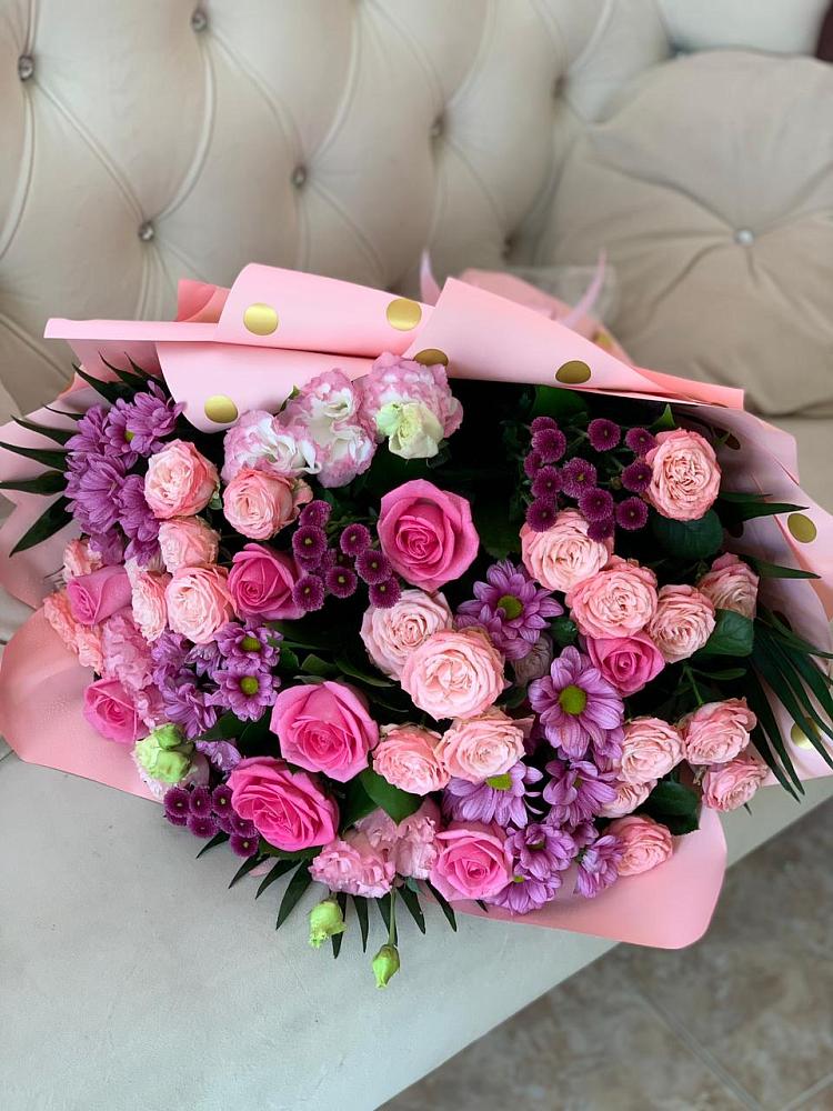 Букет цветов из: Хризантемы, Розы и Лизиантусы в Орево