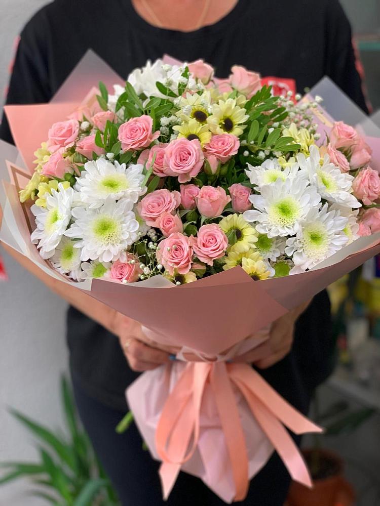 Букет цветов из: Розы и Хризантемы в Орево