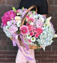 Композиция солнечный день в Орево Цветочная композиция из Розы, Хризантемы, Пионы и Лизиантусы в корзине в Орево