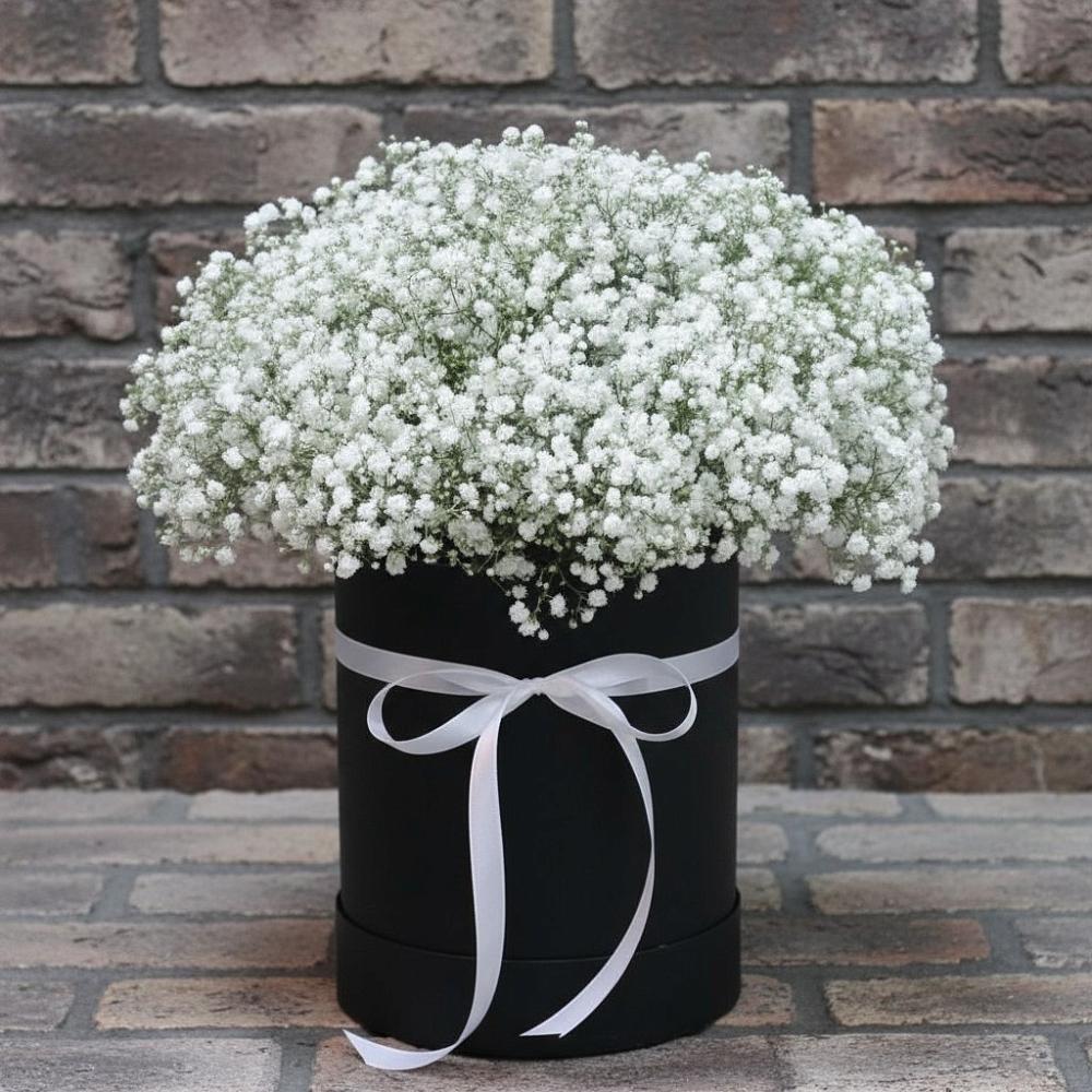 Цветочная композиция из Гипсофила в шляпной коробке в Орево