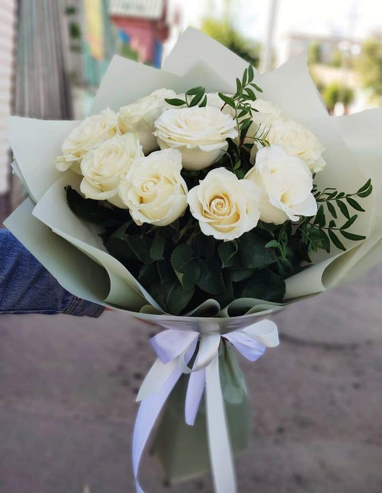 Букет Белые розы Проуд в Орево