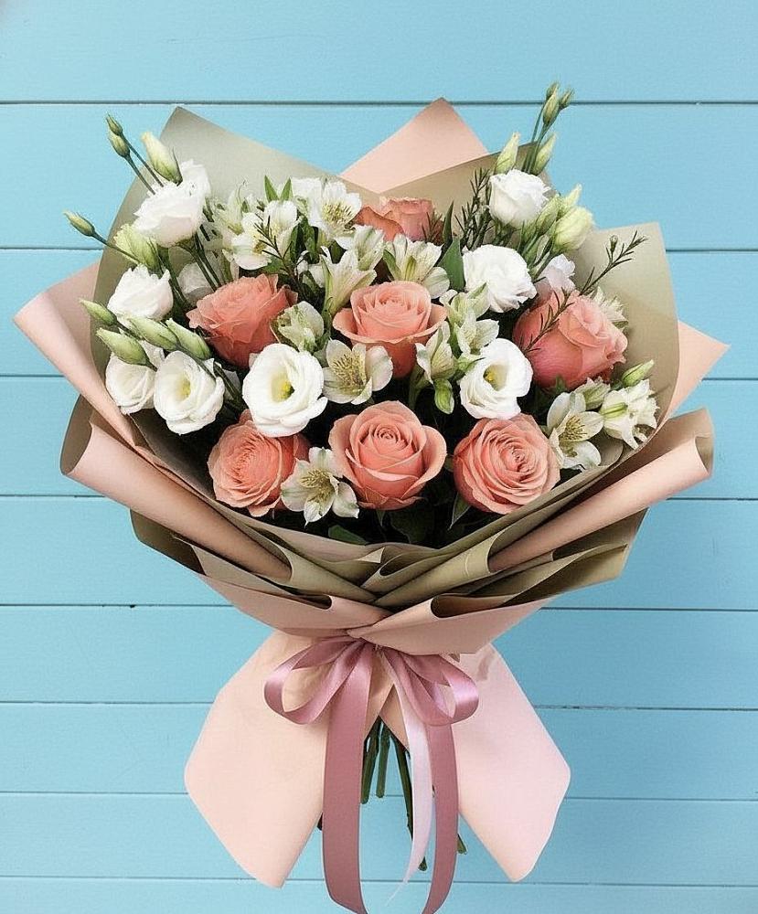 Букет цветов из: Розы, Альстромерии и Лизиантусы в Орево