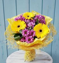 Букет цветов из:  Хризантемы и Герберы в Орево