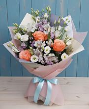 Букет цветов из:  Лизиантусы, Розы, Альстромерии и Гипсофила в Орево