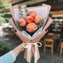 Букет цветов из:  Розы в Орево