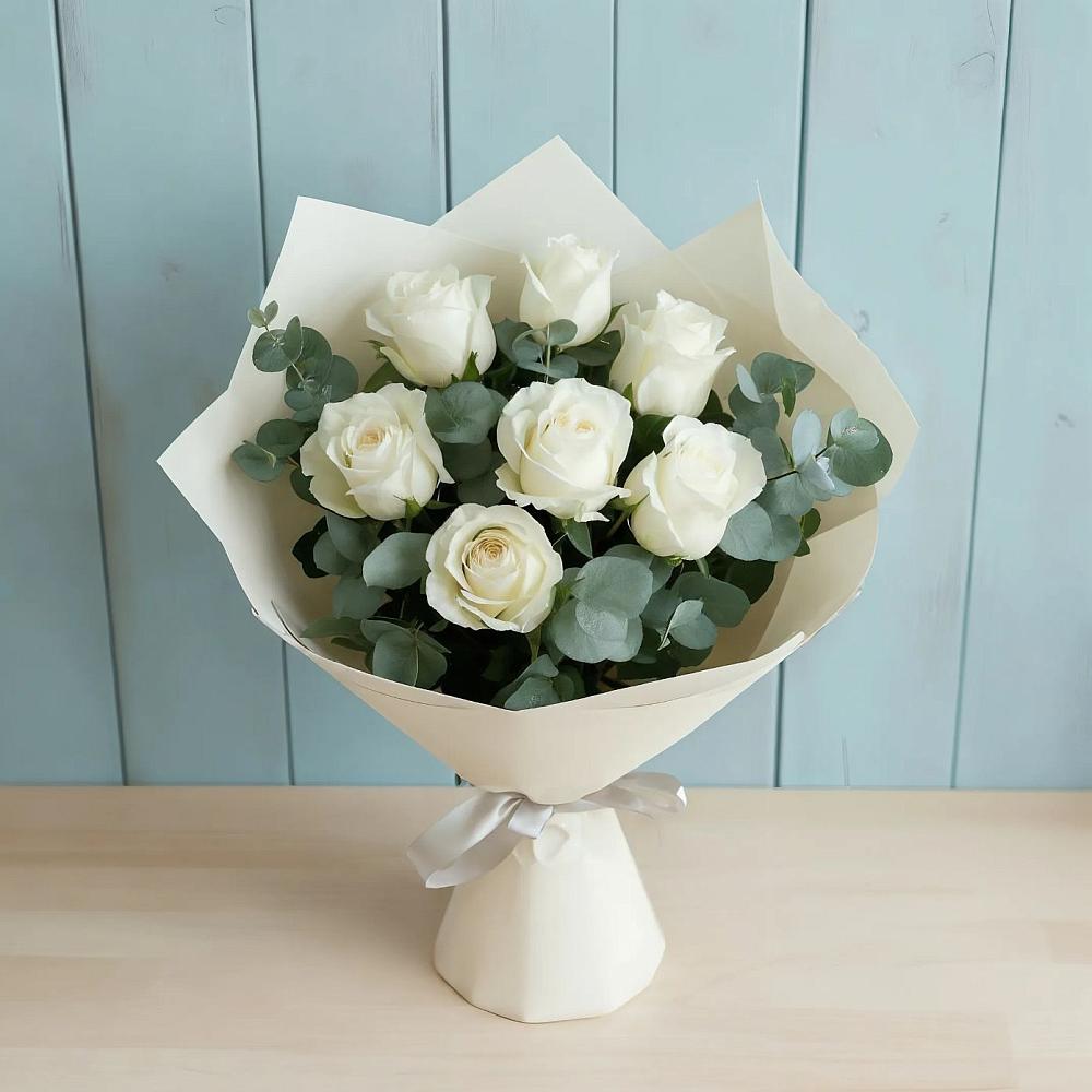 Букет Белые розы в Эвкалипте в Орево