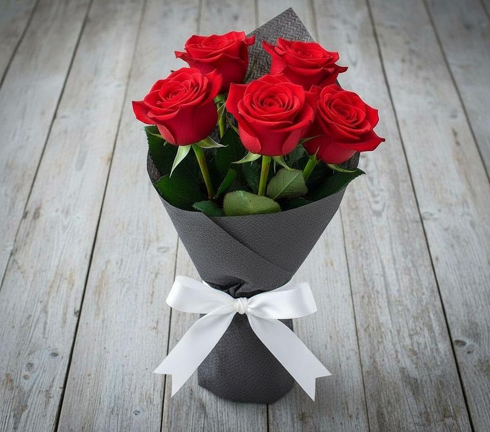 Букет 5 Красных роз Эдлесс Лав в Орево