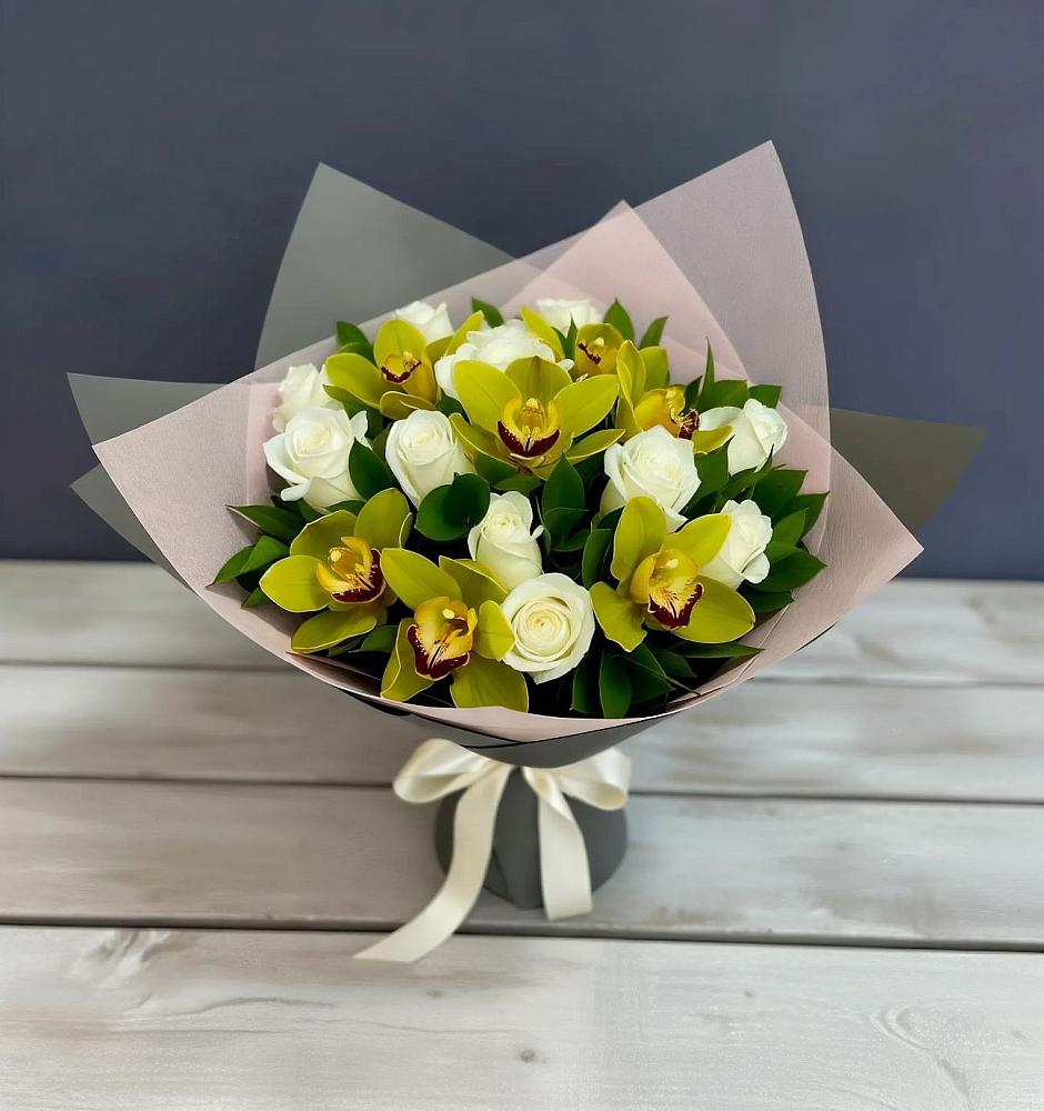 Букет цветов из: Орхидеи и Розы в Орево