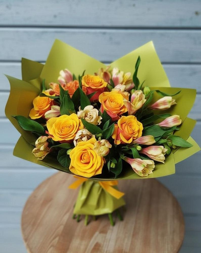 Букет цветов из: Альстромерии и Розы в Орево