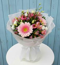 Букет цветов из:  Герберы, Альстромерии и Лизиантусы в Орево
