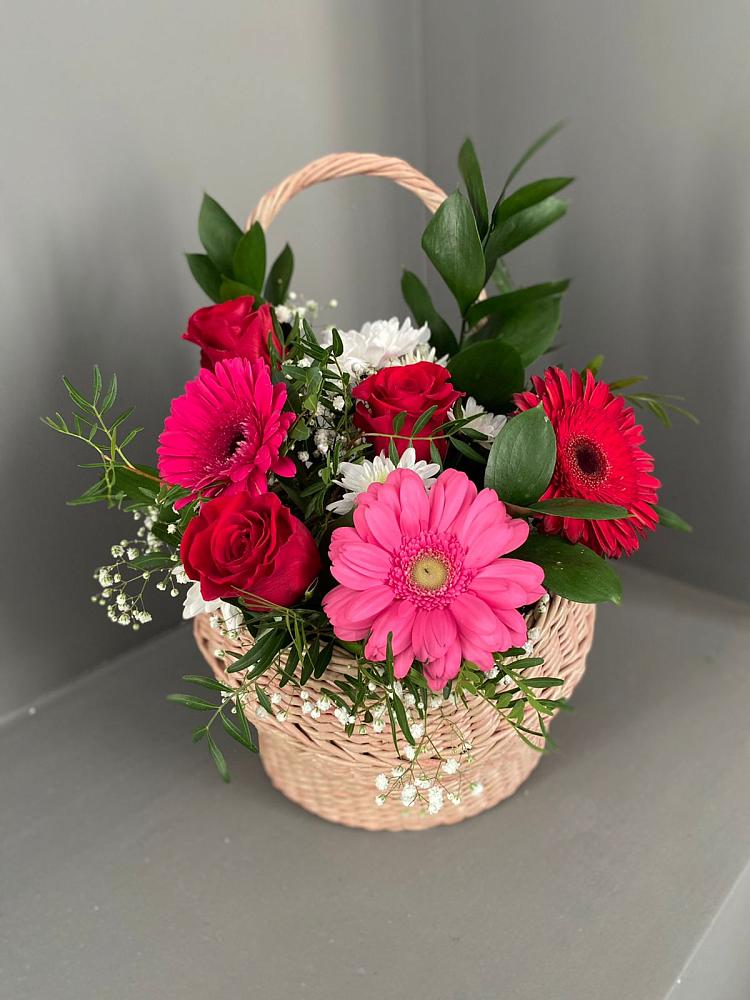 Цветочная композиция из Розы, Хризантемы и Герберы в корзине в Орево