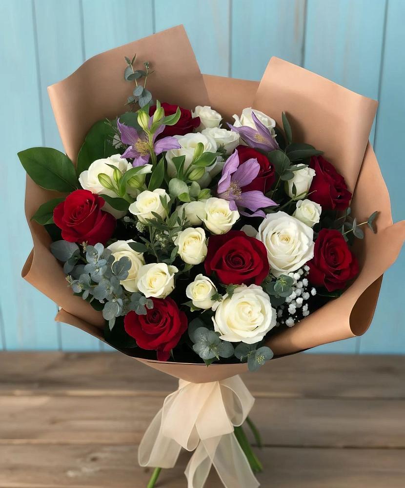 Букет цветов из: Розы и Альстромерии в Орево