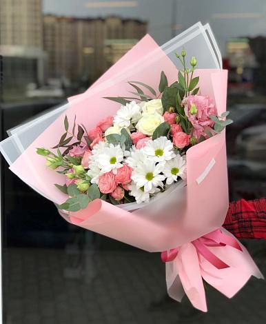 Букет цветов из: Розы, Лизиантусы и Хризантемы в Орево