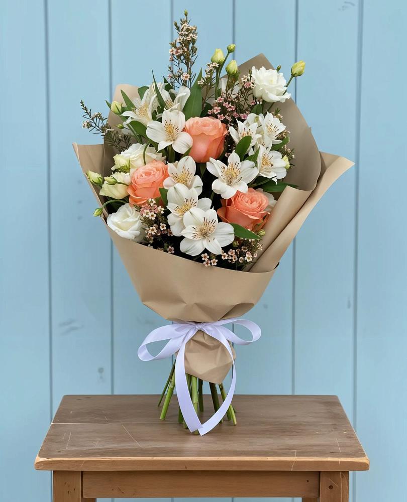 Букет цветов из: Альстромерии, Лизиантусы, Розы и Хризантемы в Орево